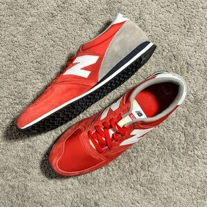 NWOT New Balance Retro Classic 420 Running Shoes